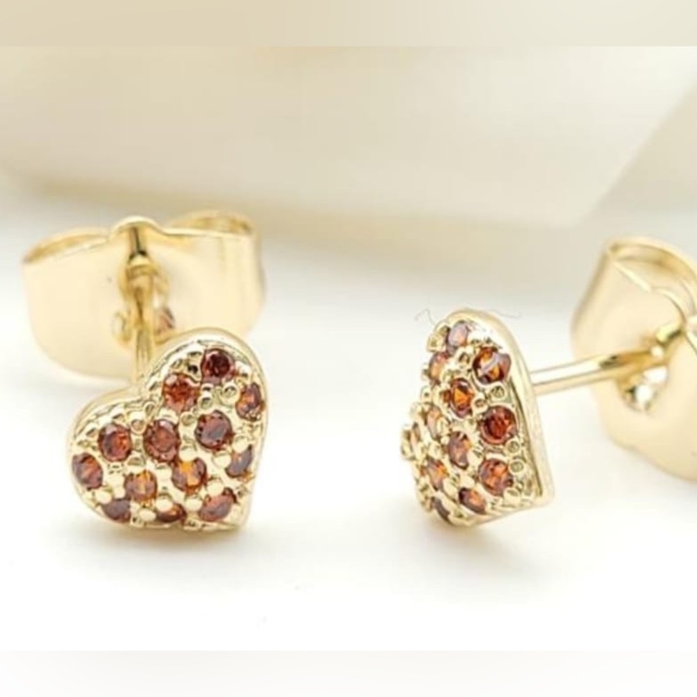 Honey heart stud earrings